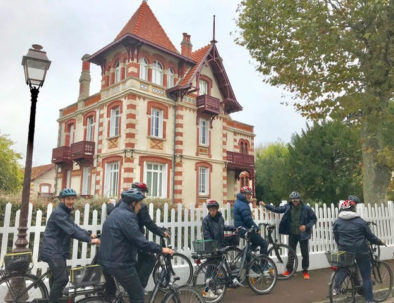 en visite vélo en ville d'hiver